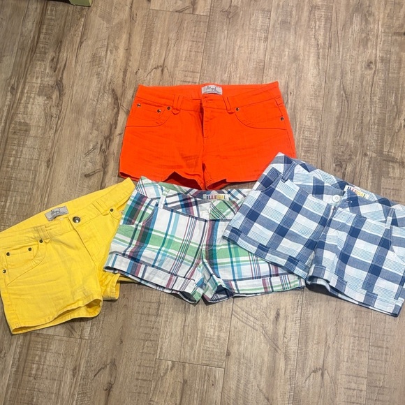 Pants - Set of 4 size 7 women’s illegal jeans / illegal weekend shorts. Get 4 for 1